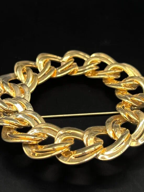 Vintage 1980s Monet Gold Circle Chain Wreath Brooch - Picture 5 of 7